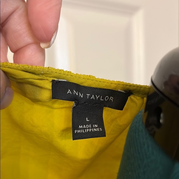 Summer Sale: Ann Taylor Green/Chartreuse Boxy Flutter Sleeve Top - Picture 2 of 7